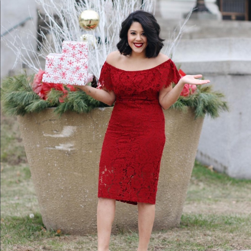 OFF THE SHOULDER LACE DRESS